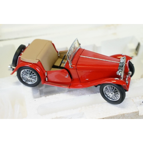 1249 - Four boxed Franklin Mint 1/24 diecast models to include 1948 MGTC, The 1903 Ford Model A, 1911 Stanl... 