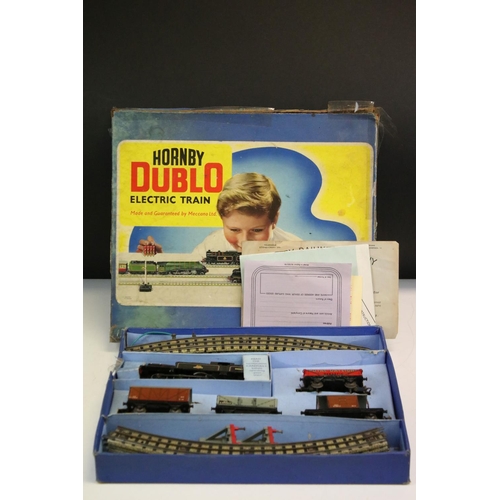 129 - Boxed Hornby Dublo EDG17 Tank Goods B.R. train set, no. 30017 (contents appear gd - some surface wea... 