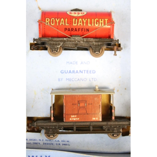 129 - Boxed Hornby Dublo EDG17 Tank Goods B.R. train set, no. 30017 (contents appear gd - some surface wea... 