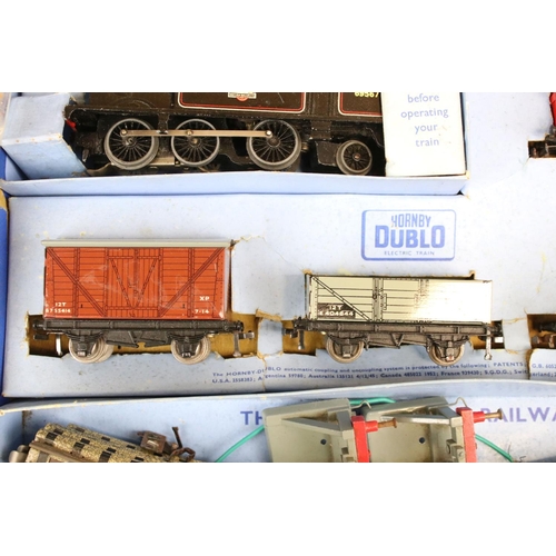 129 - Boxed Hornby Dublo EDG17 Tank Goods B.R. train set, no. 30017 (contents appear gd - some surface wea... 