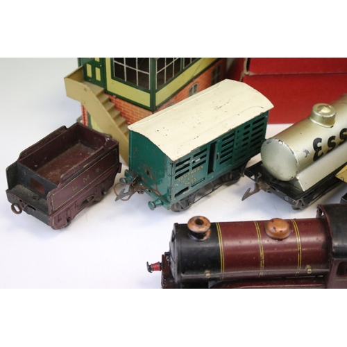 130 - Quantity of Hornby O gauge model railway to include 0-4-0 LMS 5600 locomotive in maroon with tender,... 