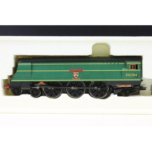 139 - Four boxed Hornby OO gauge locomotives to include 2 x Super Detail (R2342A SR 0-6-0 Class Q1 Locomot... 