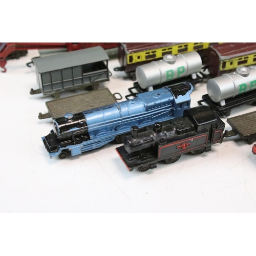 141 - Boxed Lone Star OOO EL 51 Passenger Set complete with locomotive, 4 x items of rolling stock and tra... 