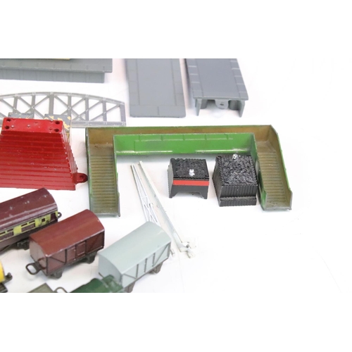 141 - Boxed Lone Star OOO EL 51 Passenger Set complete with locomotive, 4 x items of rolling stock and tra... 