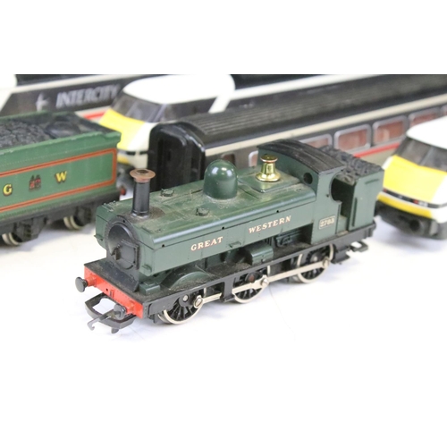 143 - Hornby OO gauge InterCity 125 car and coach set plus a Wrenn Devises Castle locomotive and Hornby 27... 