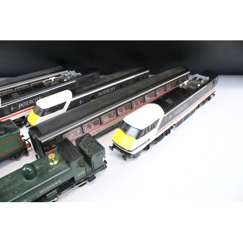 143 - Hornby OO gauge InterCity 125 car and coach set plus a Wrenn Devises Castle locomotive and Hornby 27... 