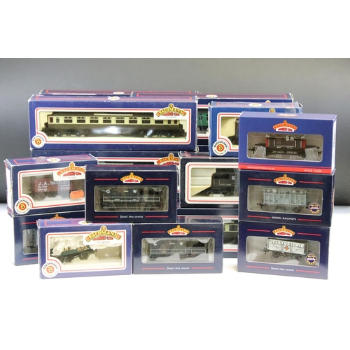 145 - 20 Boxed Bachmann OO gauge items of rolling stock to include 34525, 34501, 34125B, 34075B etc