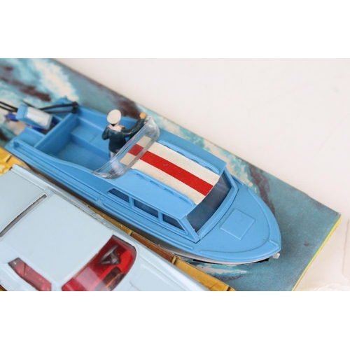 1476 - Boxed Corgi No 31 The Riviera Gift Set diecast model, complete and with both figures and instruction... 