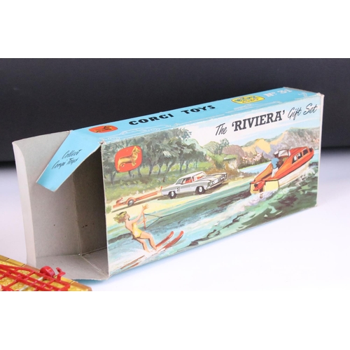 1476 - Boxed Corgi No 31 The Riviera Gift Set diecast model, complete and with both figures and instruction... 