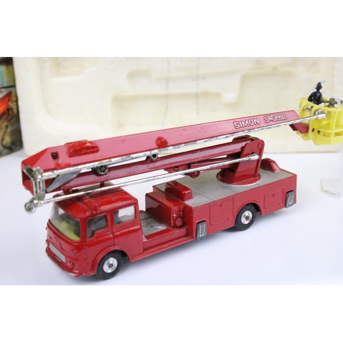 1477 - Two boxed Corgi Major diecast models to include Gift Set No 27 Machinery Carrier with Bedford Tracto... 