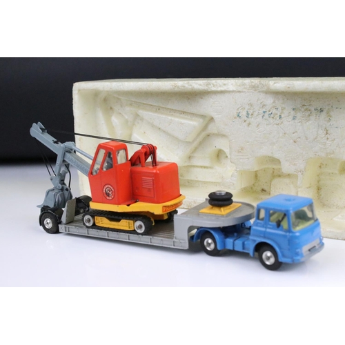 1477 - Two boxed Corgi Major diecast models to include Gift Set No 27 Machinery Carrier with Bedford Tracto... 