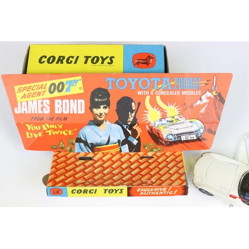 1489 - Boxed Corgi 336 James Bond Toyota 2000 GT diecast model complete with both figures, 8 x missiles and... 