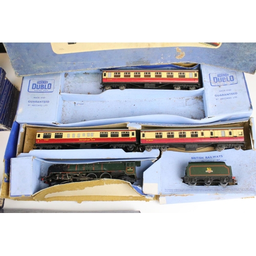 149 - Large quantity of Hornby Dublo / O gauge / OO gauge model railway to include 2 x boxed Hornby Dublo ... 