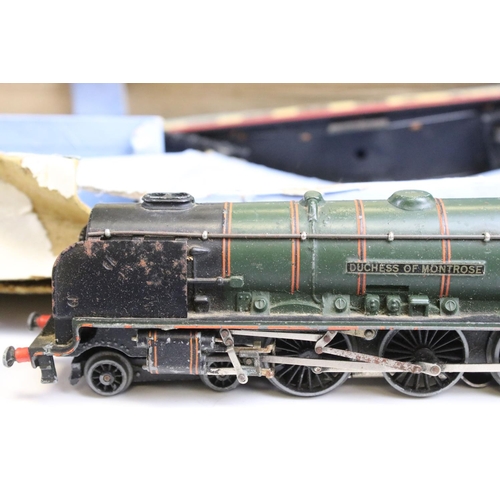 149 - Large quantity of Hornby Dublo / O gauge / OO gauge model railway to include 2 x boxed Hornby Dublo ... 