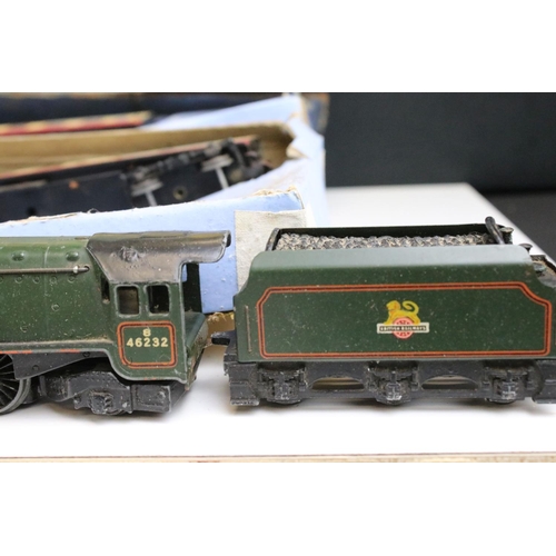 149 - Large quantity of Hornby Dublo / O gauge / OO gauge model railway to include 2 x boxed Hornby Dublo ... 