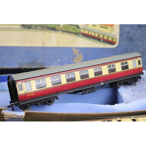 149 - Large quantity of Hornby Dublo / O gauge / OO gauge model railway to include 2 x boxed Hornby Dublo ... 