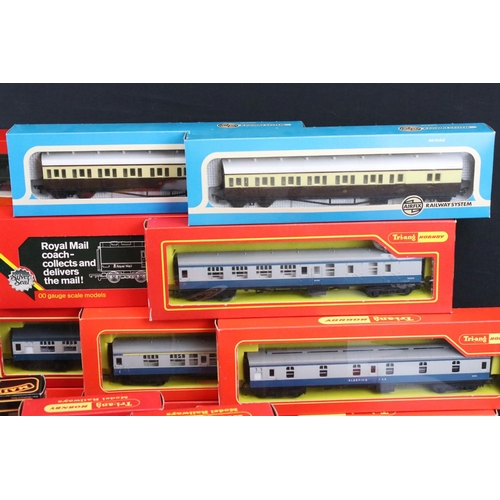 150 - 35 Boxed OO gauge items of rolling stock to include 32 x Triang / Hornby, 2 x Airfix and 1 x Palitoy... 