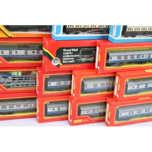 150 - 35 Boxed OO gauge items of rolling stock to include 32 x Triang / Hornby, 2 x Airfix and 1 x Palitoy... 