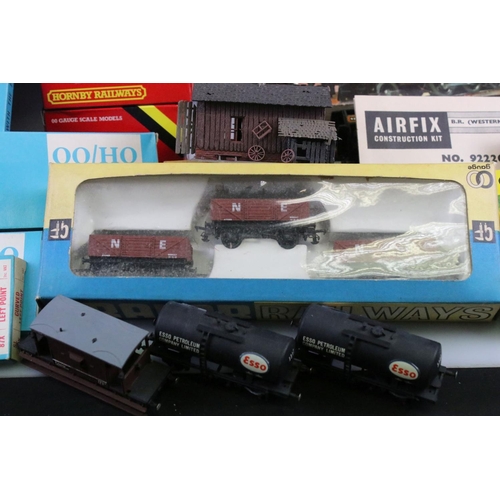 152 - Quantity of OO gauge model railway to include 7 x items of rolling stock, boxed H and M Duette, vari... 