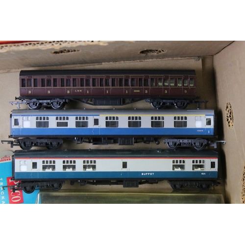 152 - Quantity of OO gauge model railway to include 7 x items of rolling stock, boxed H and M Duette, vari... 