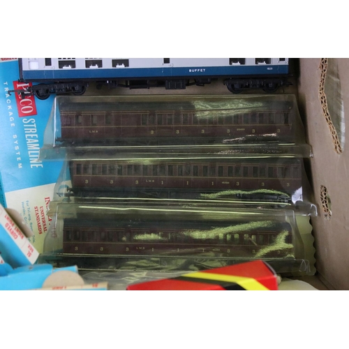 152 - Quantity of OO gauge model railway to include 7 x items of rolling stock, boxed H and M Duette, vari... 