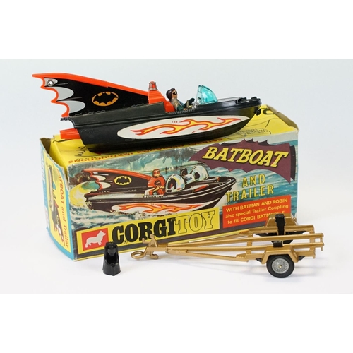 1528 - Boxed Corgi 107 Batboat and Trailer complete with both Batman & Robin figures, diecast & decals ex, ... 