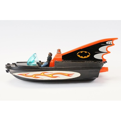 1528 - Boxed Corgi 107 Batboat and Trailer complete with both Batman & Robin figures, diecast & decals ex, ... 