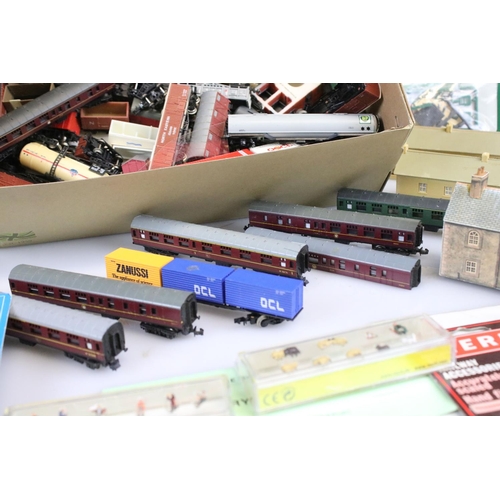 153 - Collection of boxed, carded and unboxed N gauge trackside and scenery accessories to include buildin... 