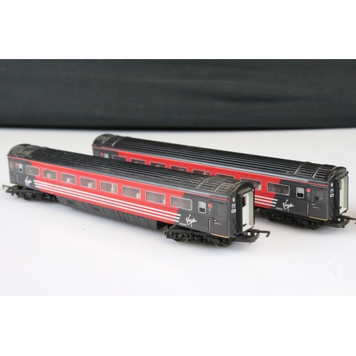 154 - Collection of OO, O & N gauge model railway to include 2 x Hornby Virgin coaches, Grafar N gauge Int... 