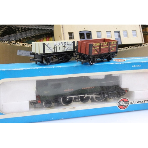 155A - Collection of OO gauge model railway to include 2 x boxed locomotives (Hornby GWR King Class King He... 