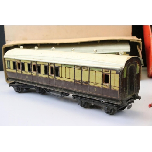 160 - Around 20 early 20th C items of rolling stock to include Bing, Hornby and MLL featuring coaches, wag... 