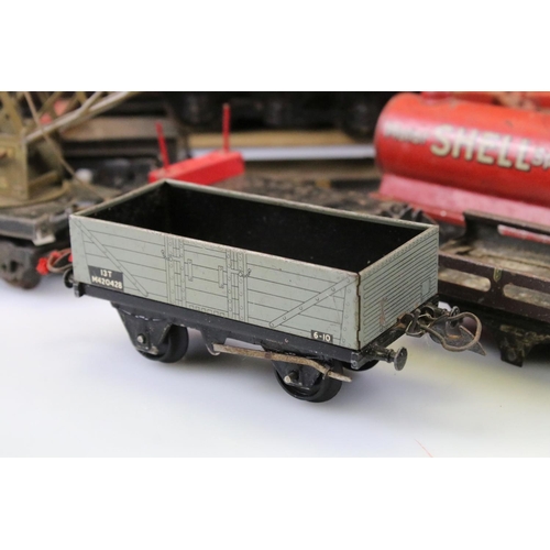 160 - Around 20 early 20th C items of rolling stock to include Bing, Hornby and MLL featuring coaches, wag... 