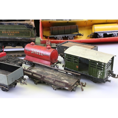 160 - Around 20 early 20th C items of rolling stock to include Bing, Hornby and MLL featuring coaches, wag... 