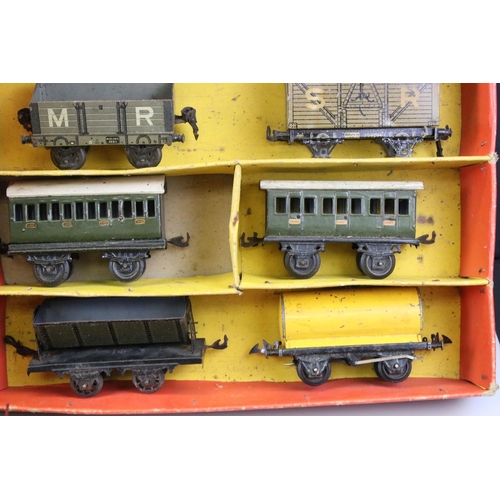 160 - Around 20 early 20th C items of rolling stock to include Bing, Hornby and MLL featuring coaches, wag... 