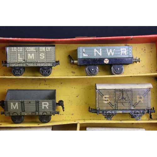 160 - Around 20 early 20th C items of rolling stock to include Bing, Hornby and MLL featuring coaches, wag... 