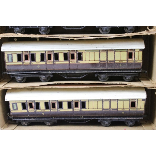 160 - Around 20 early 20th C items of rolling stock to include Bing, Hornby and MLL featuring coaches, wag... 