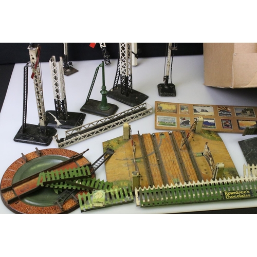 161 - Quantity of early - mid 20th C O gauge model railway to include large quantity of track, Bing tin pl... 