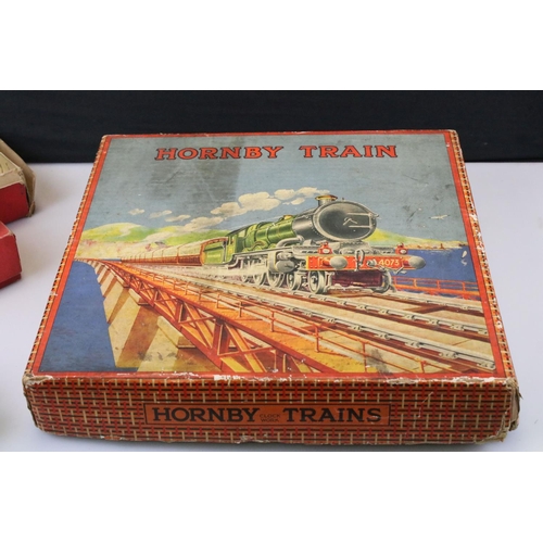 162 - Collection of Hornby O gauge model railway to include boxed No 2 Mixed Goods Set featuring 4 x items... 