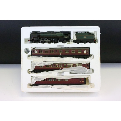 18 - Hornby OO Gauge Queen of Scots part electric train set containing locomotive and coaches (no track o... 