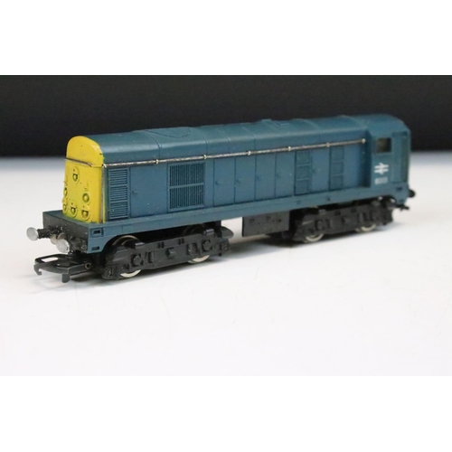 23 - Two boxed Wrenn OO gauge locomotives to include W2224 2-8-0 BR Goods locomotive and W2230 Bo Bo Dies... 