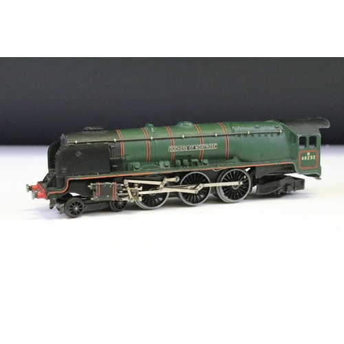 30 - Four Hornby Dublo locomotives to include Duchess of Montrose, 2-6-4 BR 80033, 0-6-2 69550 and 0-6-0 ... 