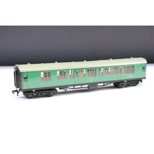 30 - Four Hornby Dublo locomotives to include Duchess of Montrose, 2-6-4 BR 80033, 0-6-2 69550 and 0-6-0 ... 