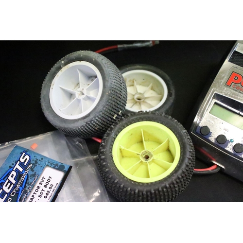 309 - Radio Control - A collection of R/C spare parts & accessories to include 4 x Li-Po battery packs, ch... 