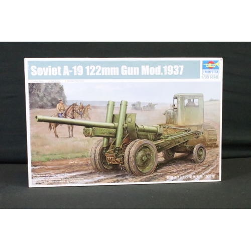 341 - Four boxed 1/35 military plastic model kits to include 3 x Trumpeter (01573 Russian Voroshilovets Tr... 