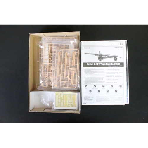 341 - Four boxed 1/35 military plastic model kits to include 3 x Trumpeter (01573 Russian Voroshilovets Tr... 