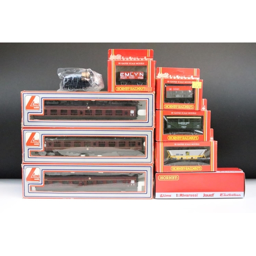 37 - Quantity of OO gauge model railway to include 7 x boxed items of rolling stock, 2 x Triang / Hornby ... 