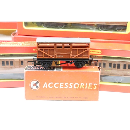 38 - 21 Boxed OO gauge items of rolling stock to include 17 x Hornby / Triang, 3 x Grafar and 1 x Playcra... 