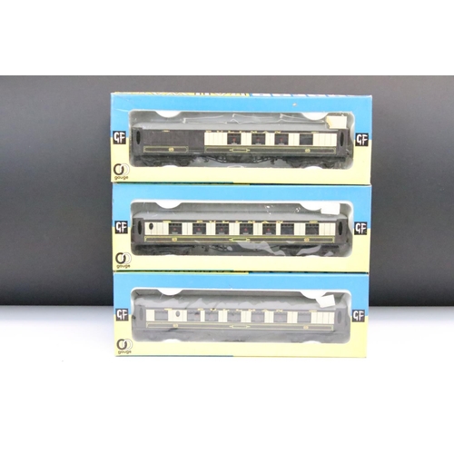 38 - 21 Boxed OO gauge items of rolling stock to include 17 x Hornby / Triang, 3 x Grafar and 1 x Playcra... 