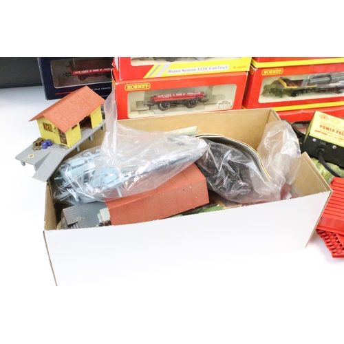 40 - Quantity of OO gauge model railway to include 2 x boxed Bachmann locomotives (32057 Class 42 Warship... 