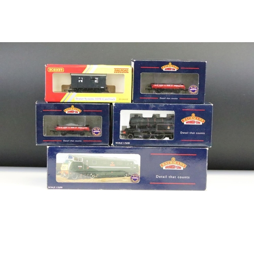 40 - Quantity of OO gauge model railway to include 2 x boxed Bachmann locomotives (32057 Class 42 Warship... 